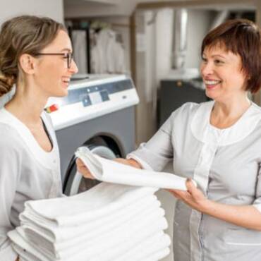 How 24-Hour Laundry Services Keep Your Clothes Organized and Fresh?